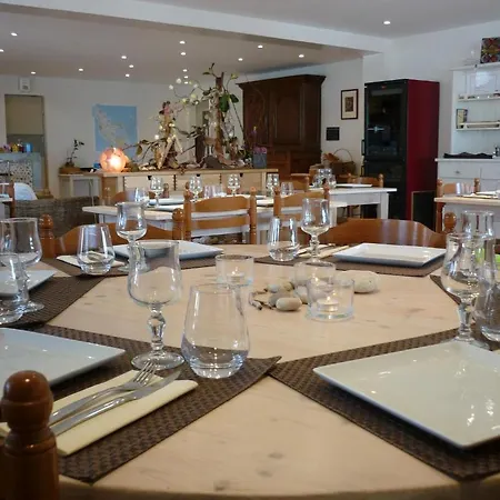 Hotel De La Petite 2*